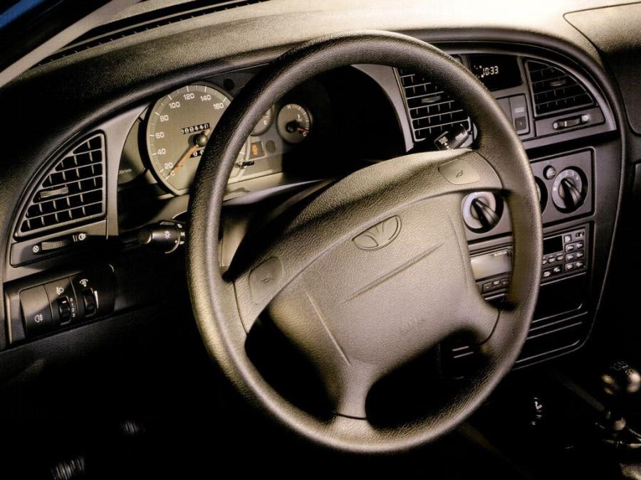 Панель приборов Daewoo Nubira Sedan 1999 года  (фото 5 из 7)